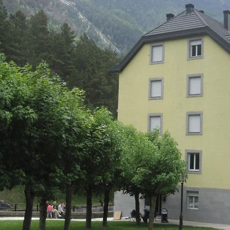 Albergue Turistico Rio Aragon Canfranc Kültér fotó