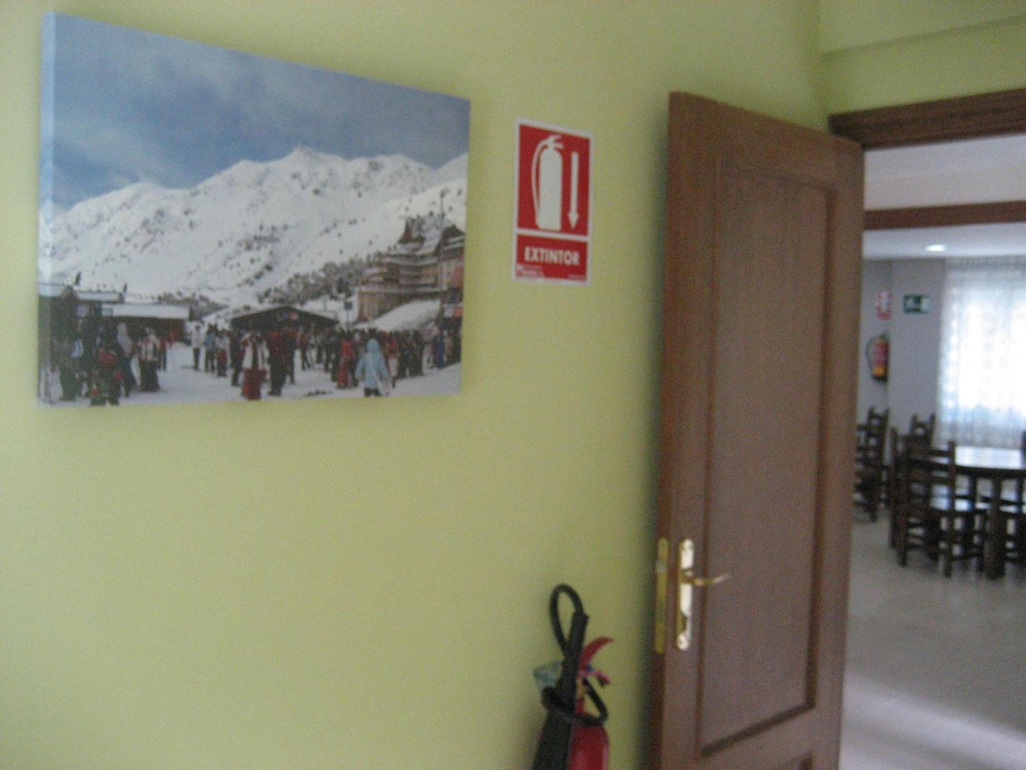 Albergue Turistico Rio Aragon Canfranc Kültér fotó