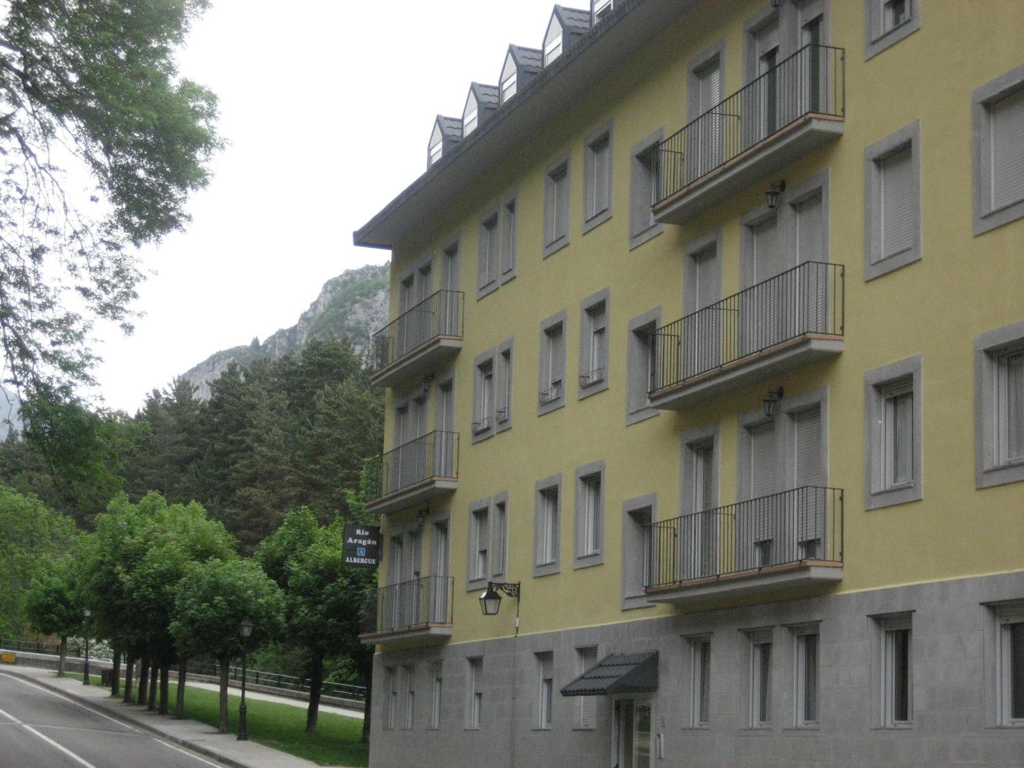 Albergue Turistico Rio Aragon Canfranc Kültér fotó